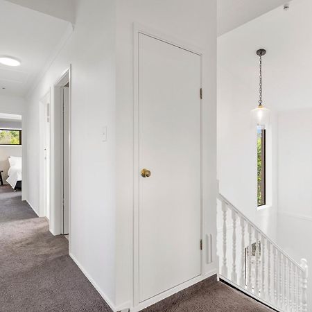 Ngaio Views - Lake Taupo Holiday Home Екстер'єр фото