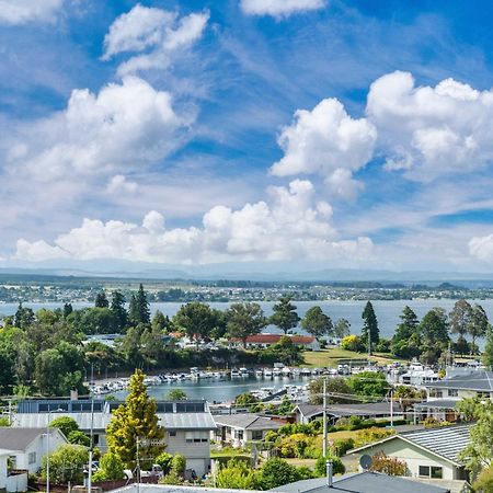 Ngaio Views - Lake Taupo Holiday Home Екстер'єр фото