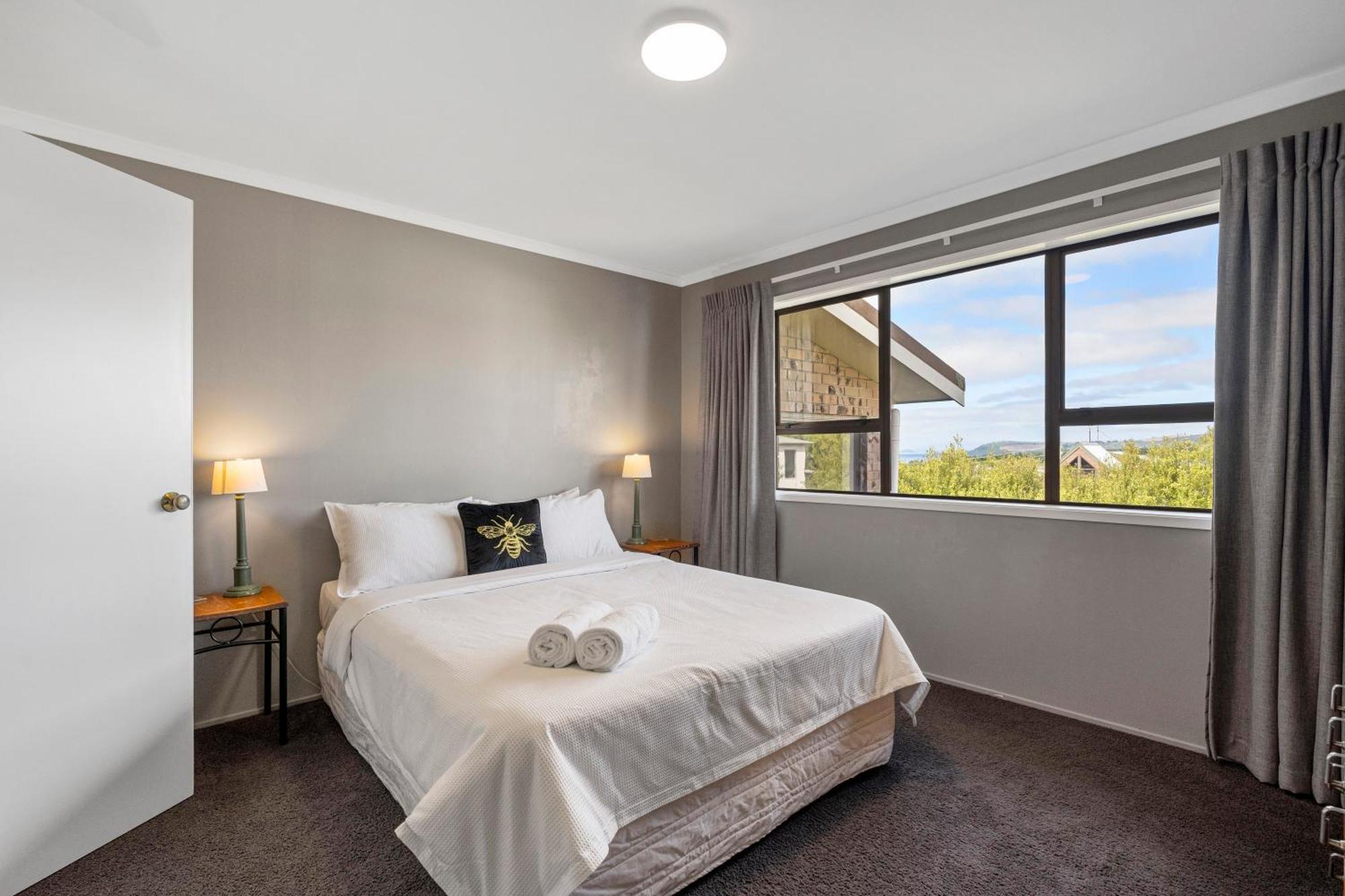 Ngaio Views - Lake Taupo Holiday Home Екстер'єр фото