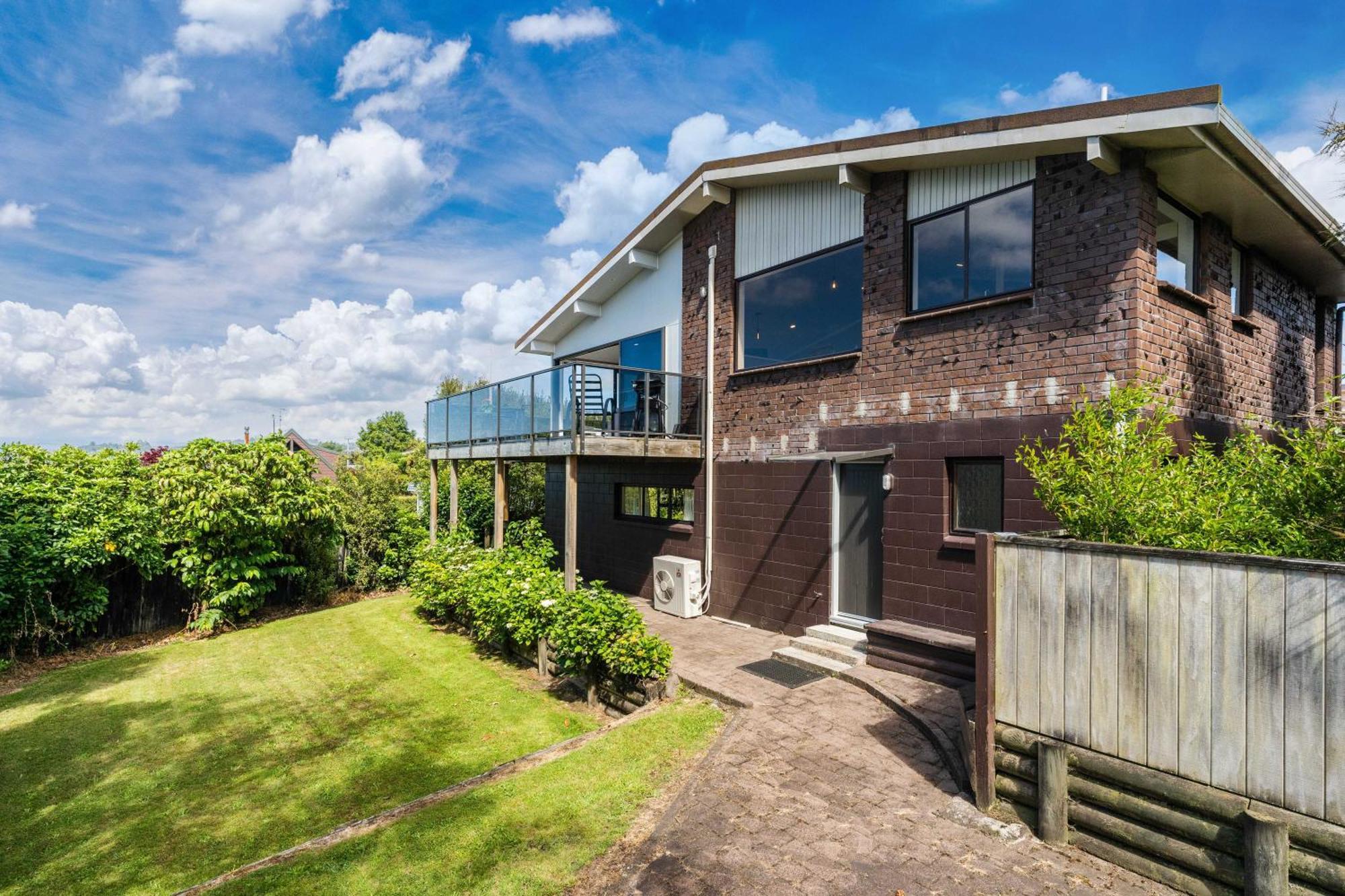 Ngaio Views - Lake Taupo Holiday Home Екстер'єр фото