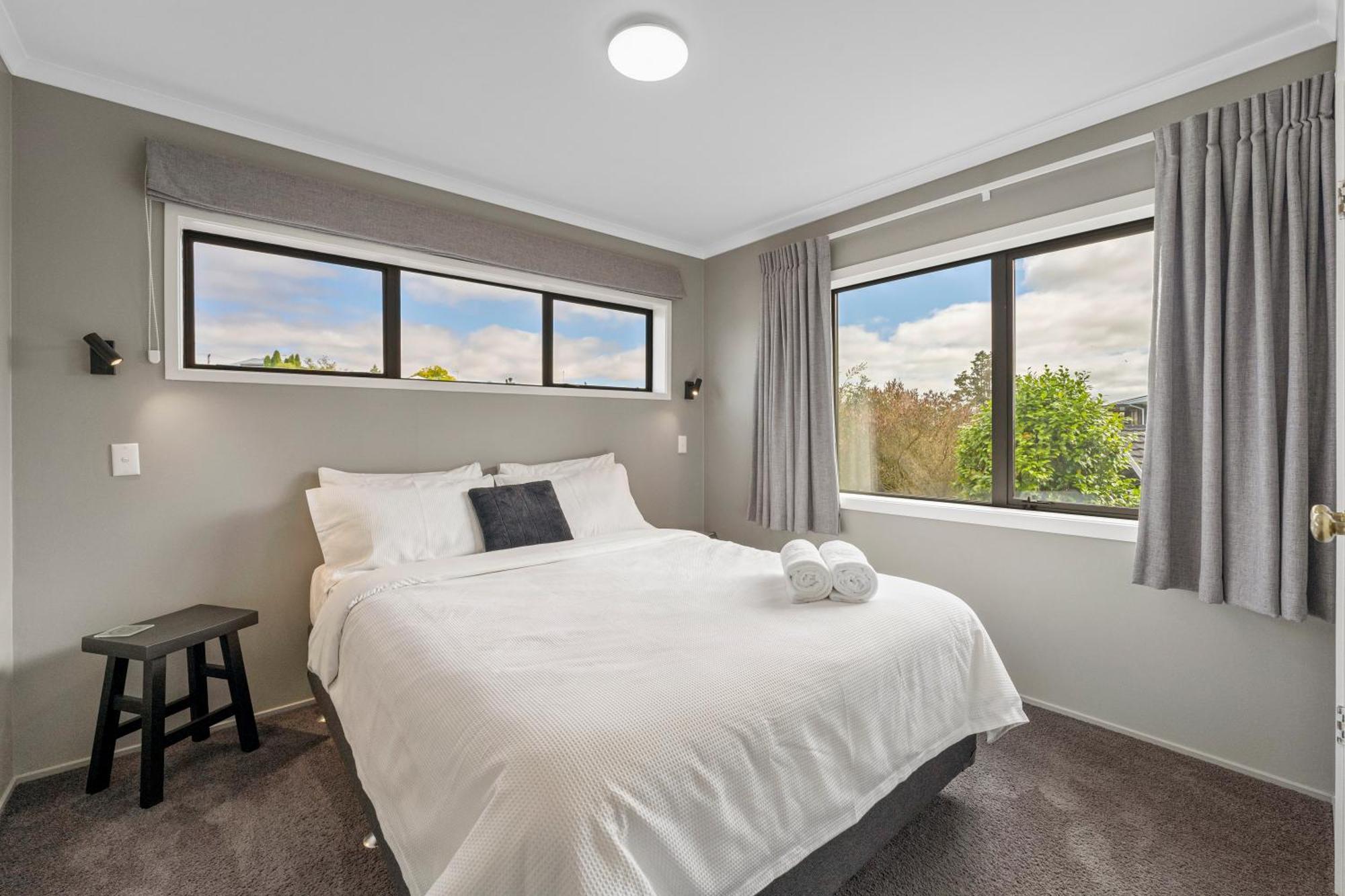 Ngaio Views - Lake Taupo Holiday Home Екстер'єр фото