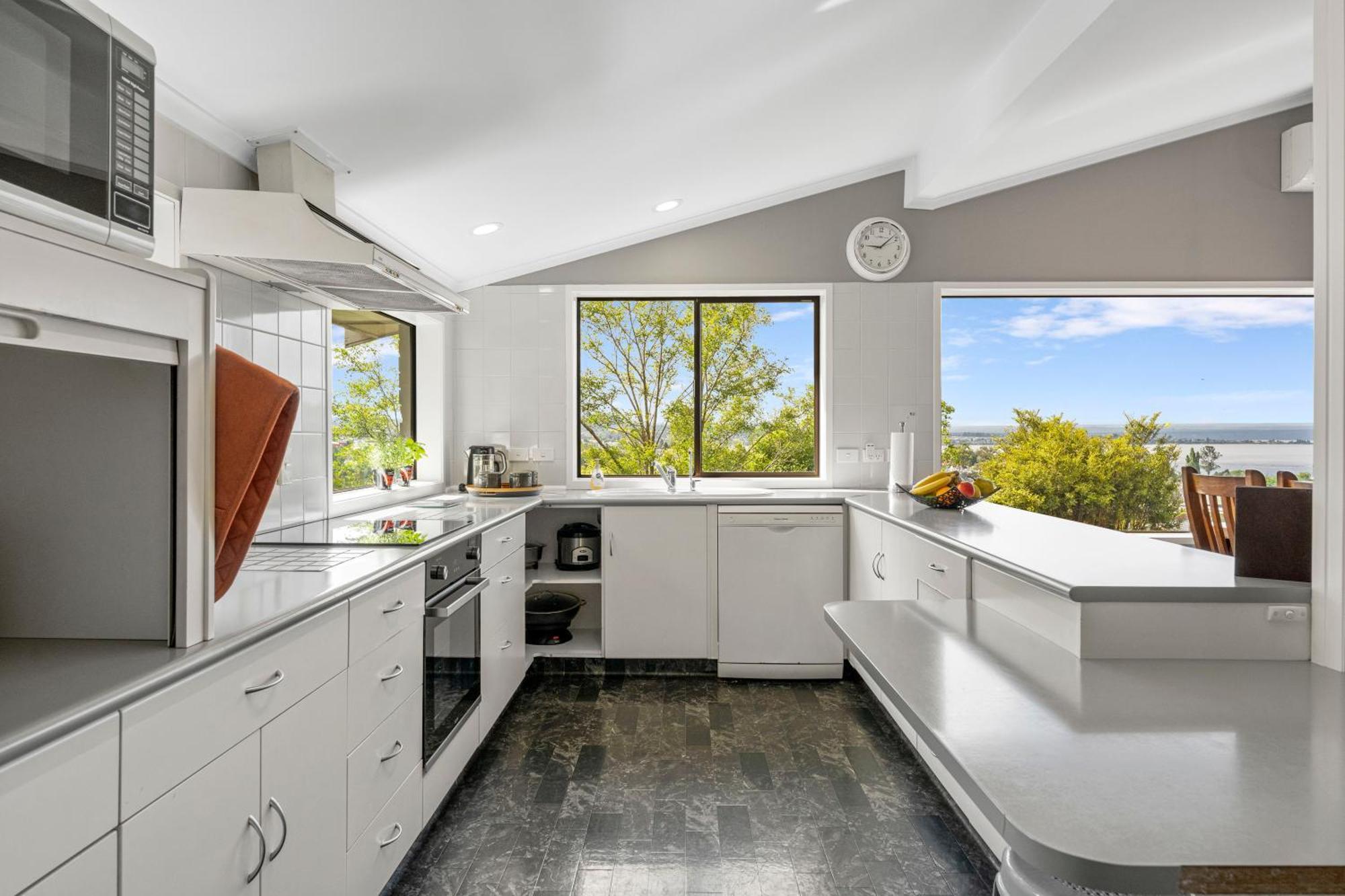 Ngaio Views - Lake Taupo Holiday Home Екстер'єр фото