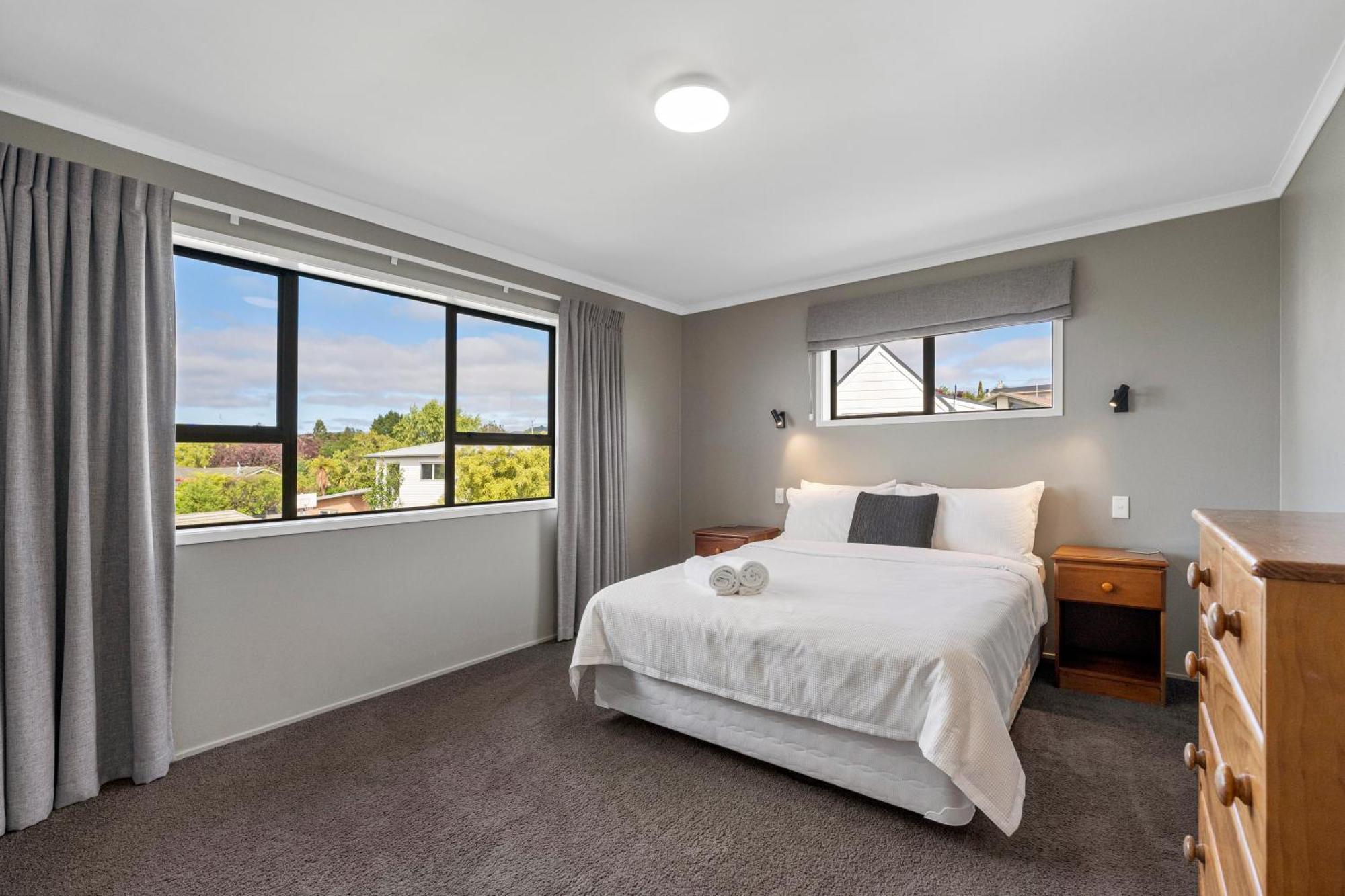 Ngaio Views - Lake Taupo Holiday Home Екстер'єр фото