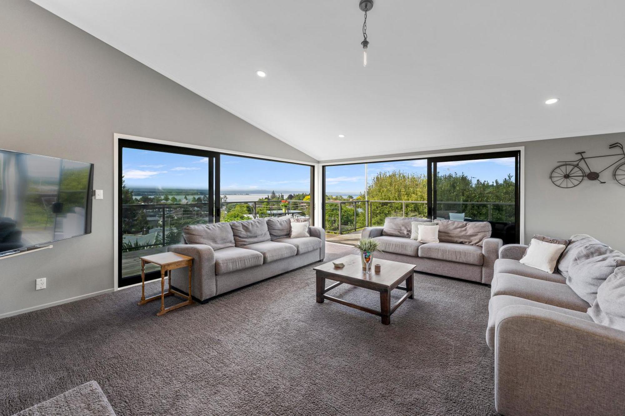 Ngaio Views - Lake Taupo Holiday Home Екстер'єр фото